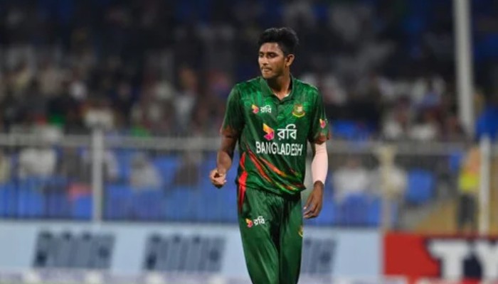 হাতে ব্যান্ডেজ নিয়ে ঢাকা ফিরলেন নাহিদ রানা